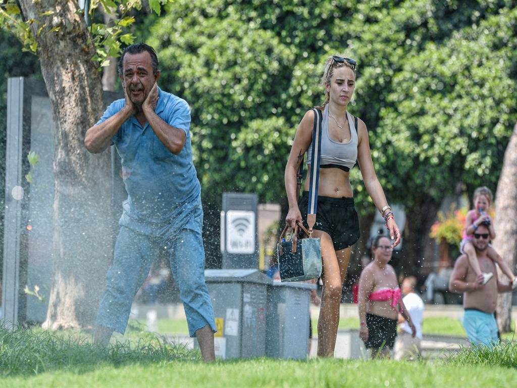 Bu şehirde herkes böyle geziyor: Başka türlü imkanı yok 1